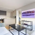 Staymate Apartment. 500M From The Royal Palace